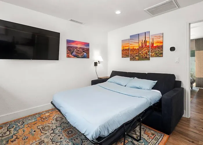 Cholla Retreat In The Heart Of Downtown *